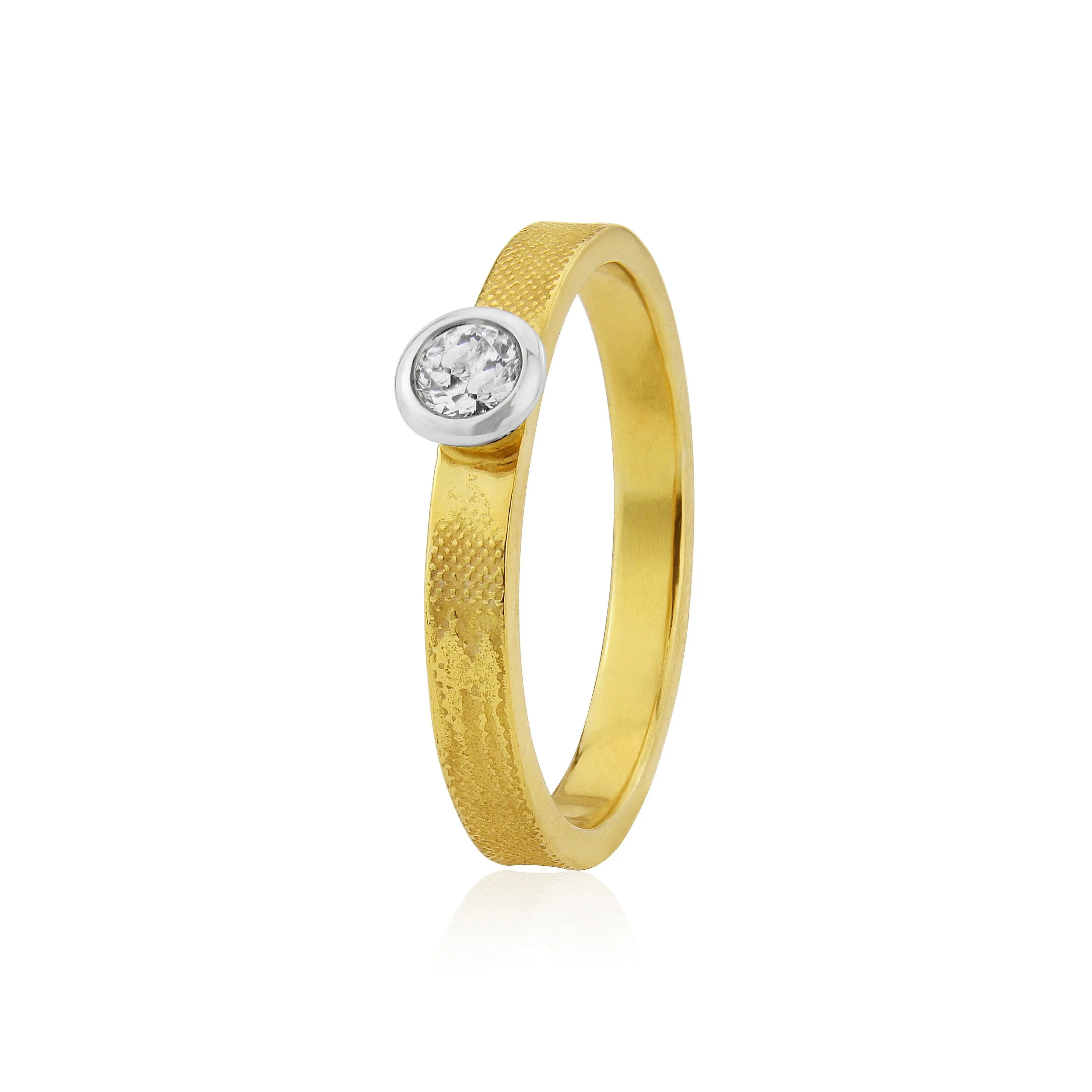 Sunset Couple engagement ring in gold with silhouette design