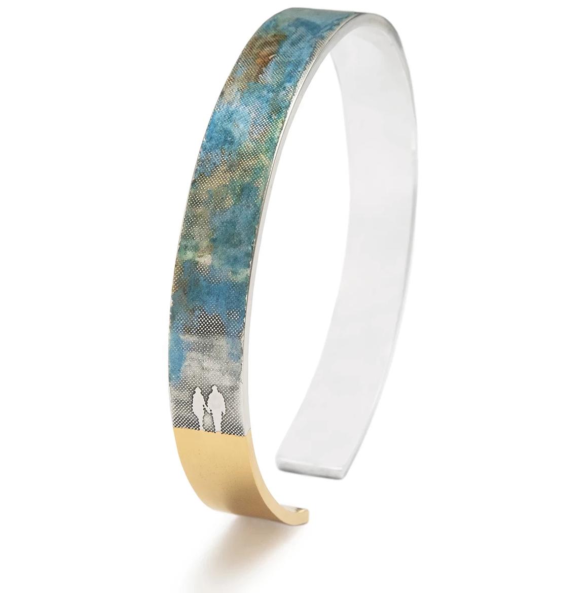 Blue Sky Memories Couple Bangle showing two figures walking hand in hand beneath a blue enamel sky with gold‑vermeil sand detail.